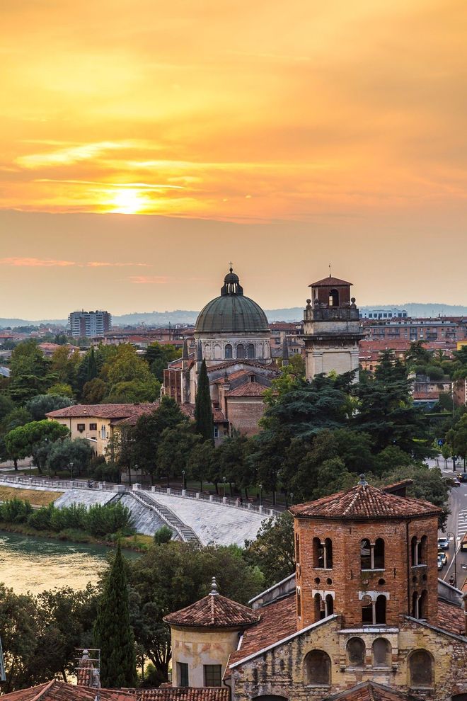 关于皇家马德里大胜里维耶拉,壮志凌云的信息 关于皇家马德里大胜里维耶拉,壮志凌云的信息