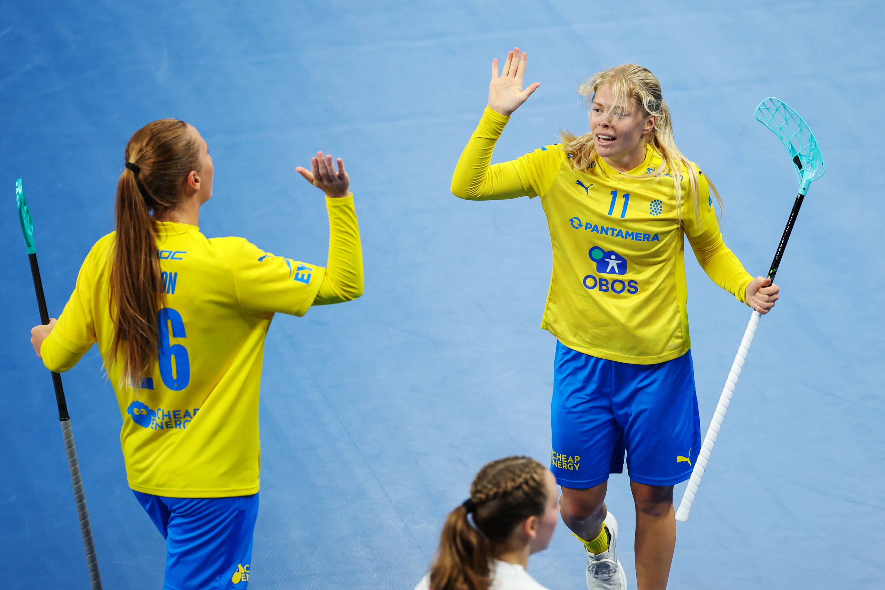 包含法国女子曲棍球队晋级半决赛的词条