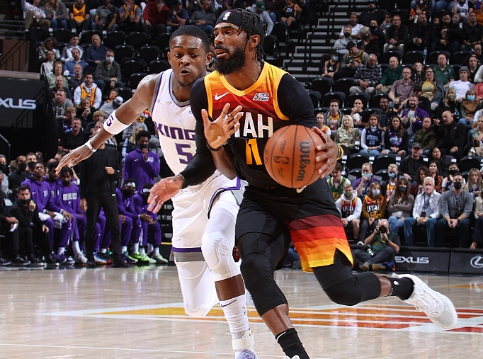 爵士横扫四川队,米切尔统治全场的简单介绍 爵士横扫四川队,米切尔统治全场的简单介绍