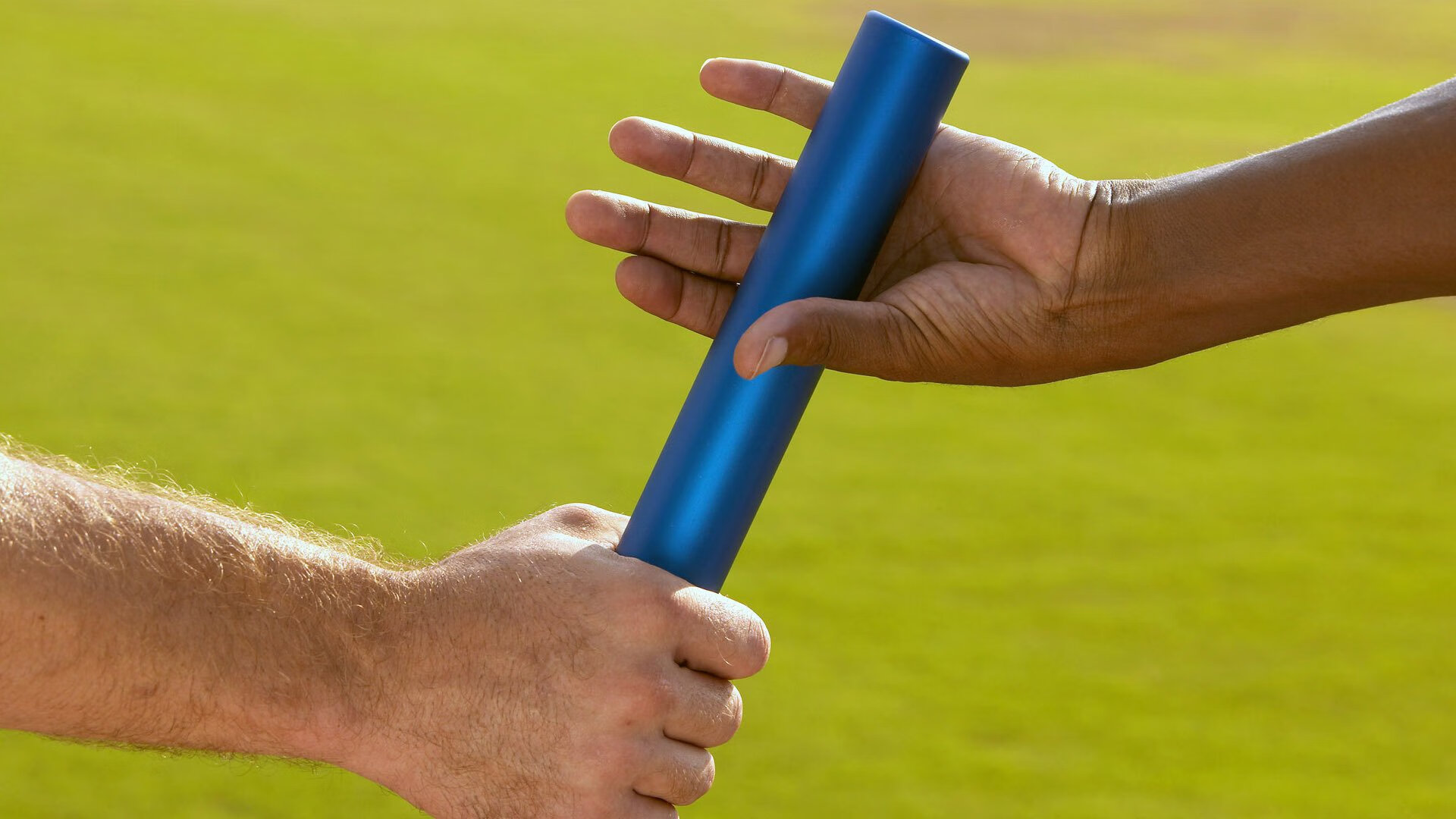 赛道上的绝对主宰，拉塞尔驾驶法拉利完胜威廉姆斯，统治全场