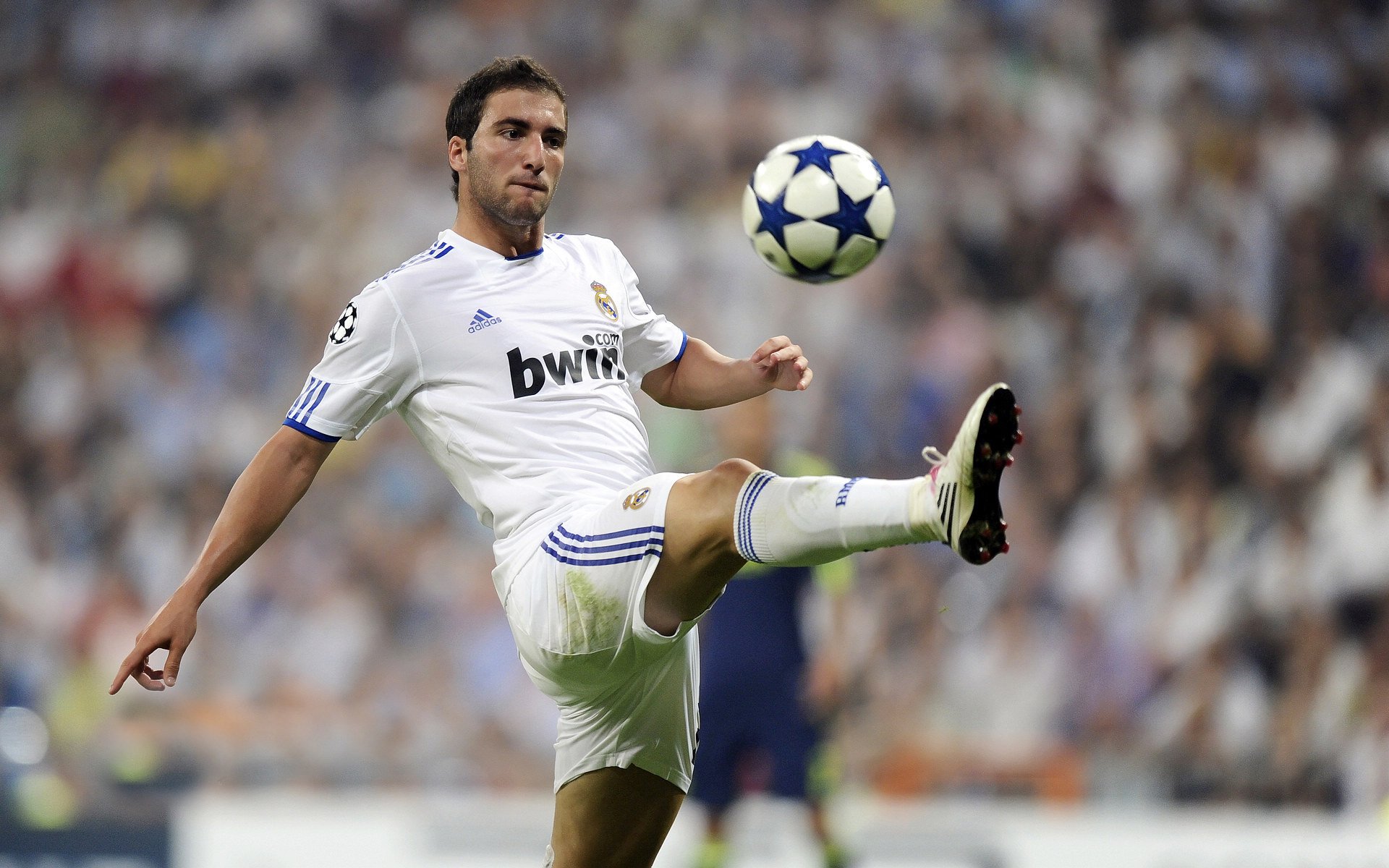 那不勒斯铁蹄碾过马德里，穆勒传奇之夜刷新永恒纪录